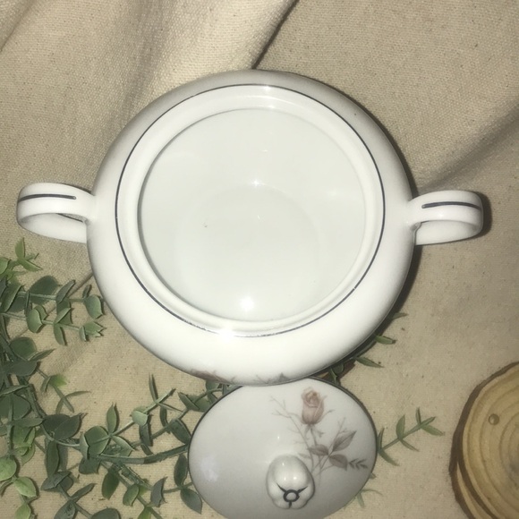 Fine China, Pattern name is Laura 8542. Sugar bowl with lid and a creamer. - Picture 4 of 8